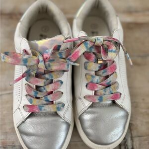 🌈Art Class Kids White & Silver Sneakers with Multicolor Laces - Size 3 🌈